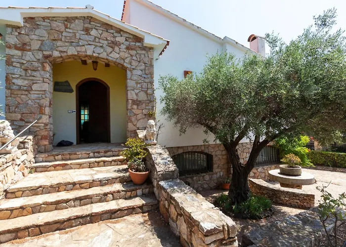 Les Oliveres By Interhome Llança