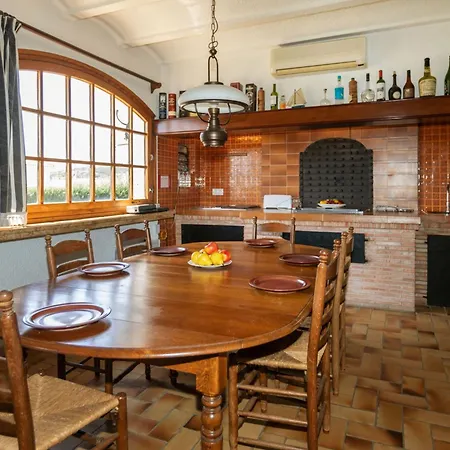 Les Oliveres By Interhome