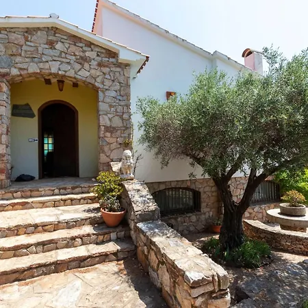 Les Oliveres By Interhome Llança